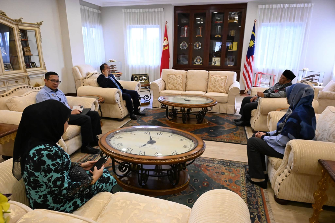 Kunjungan Hormat &amp; Penyampaian Hadiah Kempen Cashless Boleh 5.0 Kepada Kerajaan Negeri Pulau Pinang &amp; Kedah
